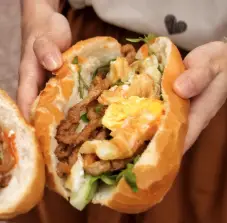Hình ảnh Bánh mì chả cá - ốp la