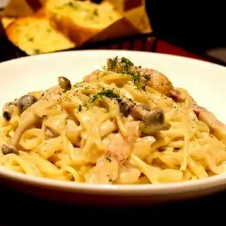 Hình ảnh Mì spaghetti sốt kem ba chỉ xông khói