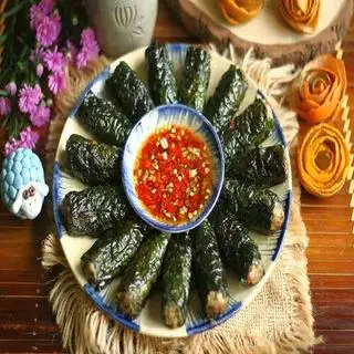 Hình ảnh Chả lá lốt - trứng ốp la - bò xào cần tỏi - canh rau cải