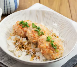 Hình ảnh Cơm chả tôm - canh rong biển