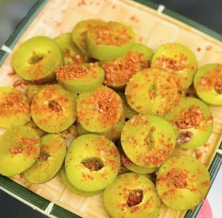 Hình ảnh Mận siêu róc lắc muối tôm 500g