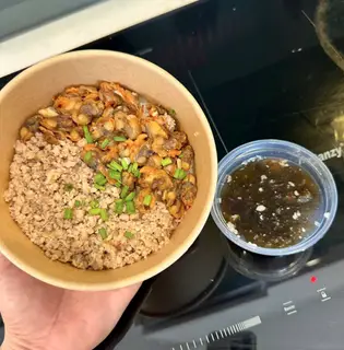 Hình ảnh Cơm nghêu thịt bằm - canh rong biển