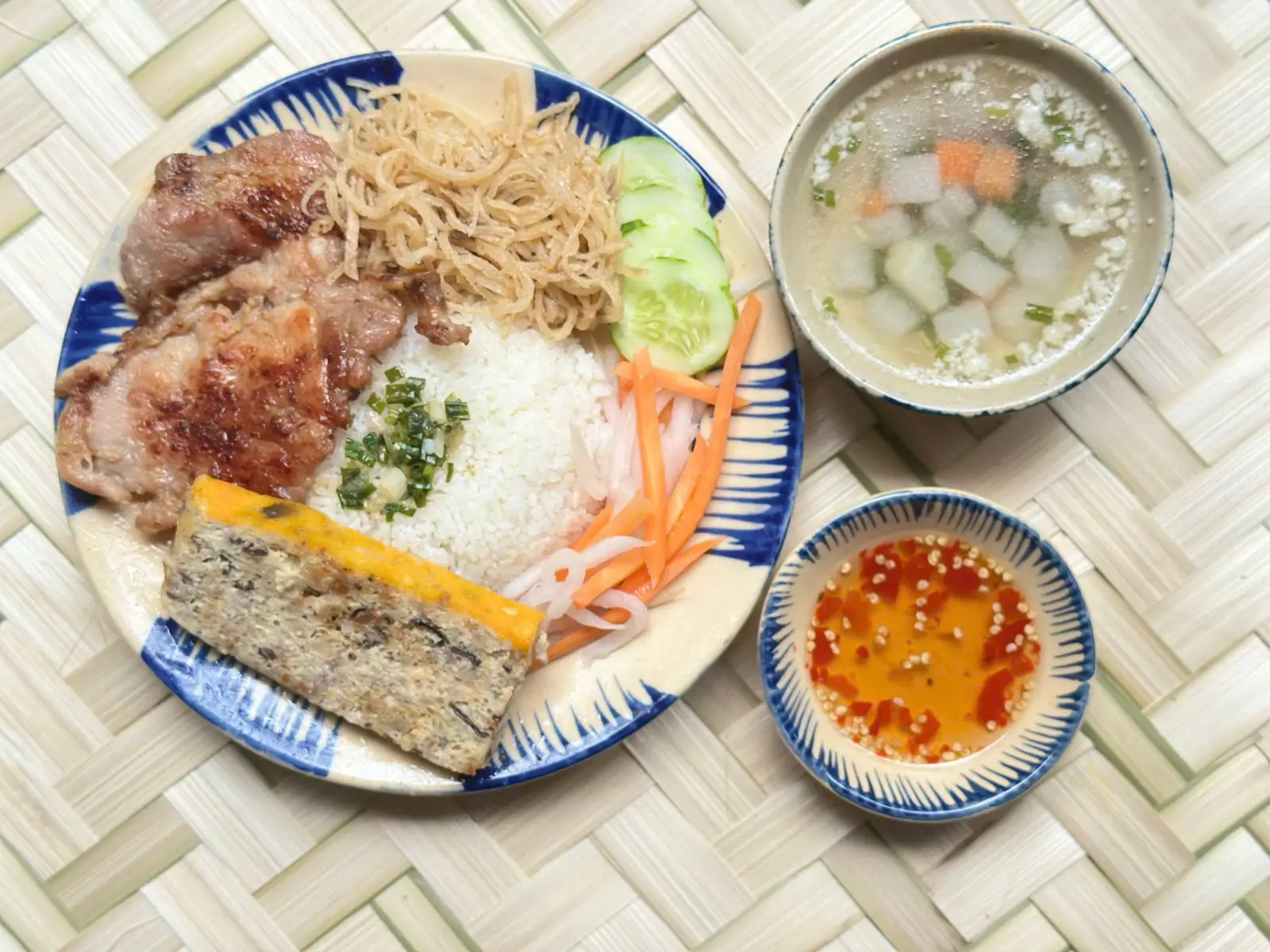 Hình ảnh Cơm sườn bì chả