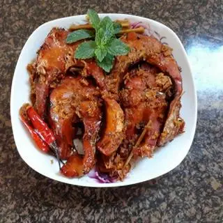 Hình ảnh Cá trắm kho riềng - hộp nhỏ