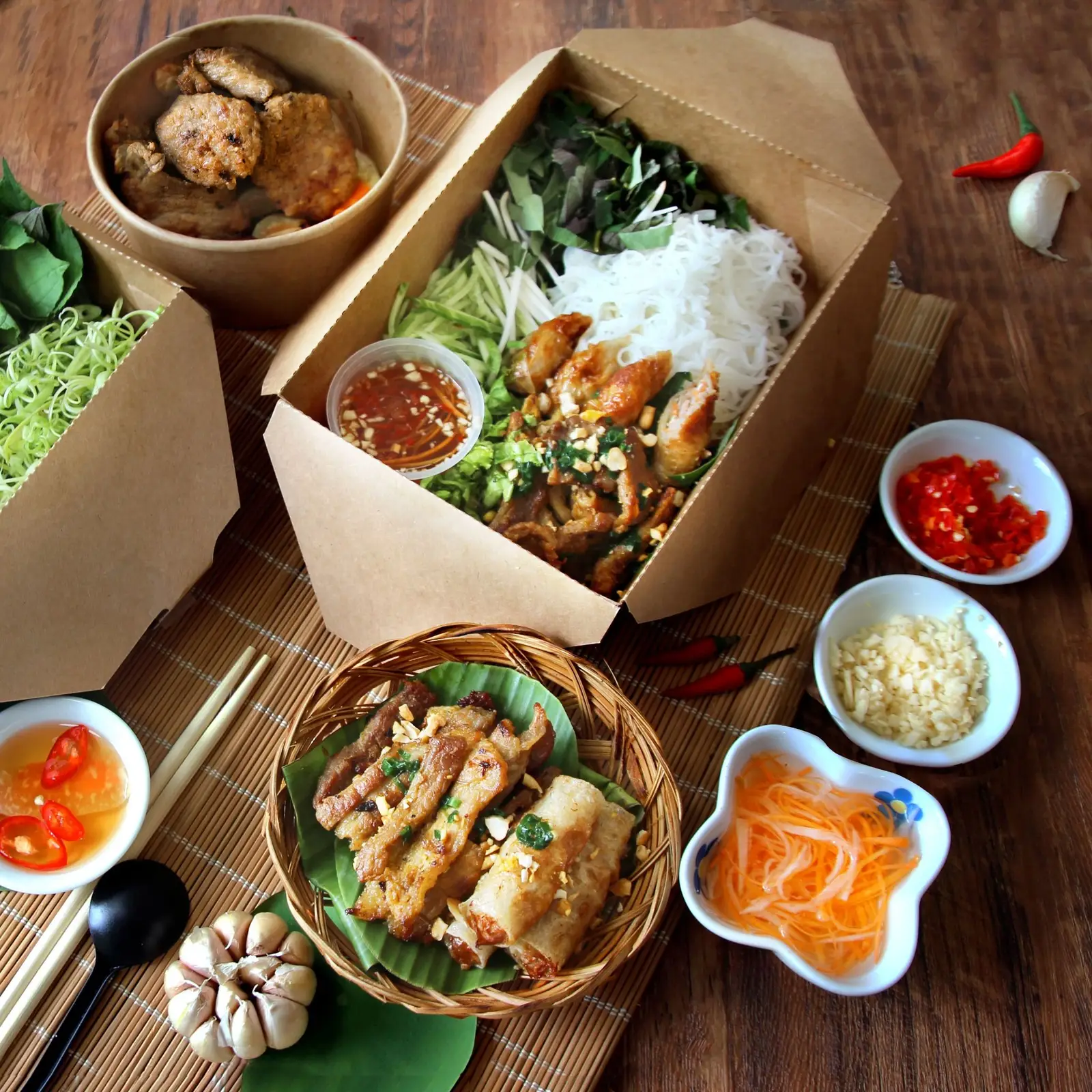 Hình ảnh Bún nem nướng chả giò