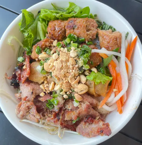 Hình ảnh Bún Thịt Xào & Bún Thịt Nướng - Lê Văn Phan