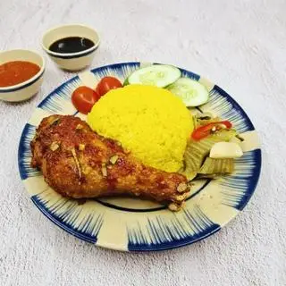 Hình ảnh Cơm gà xối mỡ đùi nhỏ