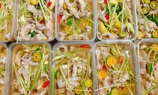 Hình ảnh Chân gà rút xương sả tắc - hộp 500gr