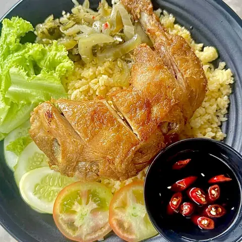 Hình ảnh Cơm Gà Xối Mỡ Cô Bảy - Đường Số 30