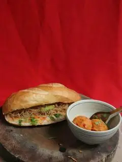 Hình ảnh Bánh mì bì xíu mại đặc biệt