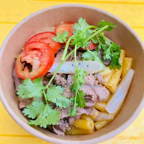 Hình ảnh Gỏi Cuốn, Nui Xào Bò & Mì Xào Bò - Bếp Quê Huy Tuấn - Tân Hòa Đông