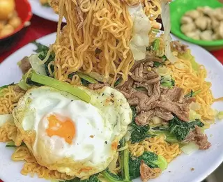 Hình ảnh Mì xào bò trứng