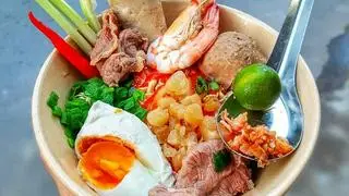 Hình ảnh Mì trộn đầy đủ