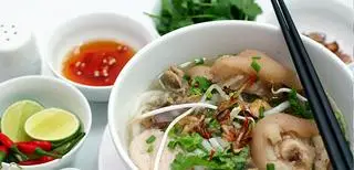 Hình ảnh Bánh canh giò - tô vừa