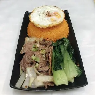 Hình ảnh cơm bò rau nấm trứng ốp la