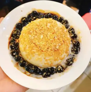 Hình ảnh Tàu hũ trân châu phủ kem trứng vụn dừa