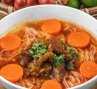 Hình ảnh Hủ tiếu mì mềm bò kho