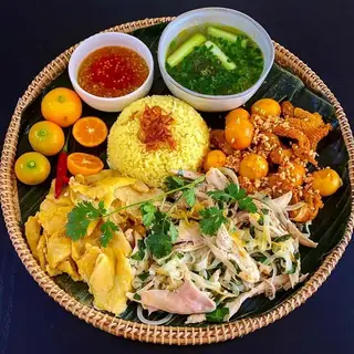 Hình ảnh Cơm gà Hội An đặc biệt