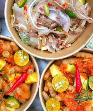 Hình ảnh Tai heo mix chân gà - sốt thái nhỏ 
