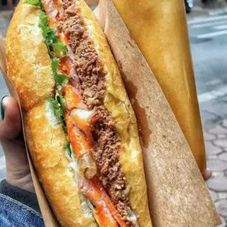 Hình ảnh Bánh mì Nam pate trứng