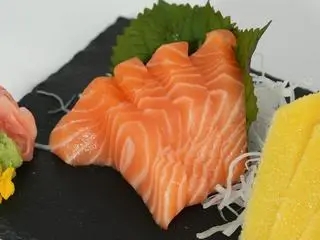 Hình ảnh Sashimi cá hồi 4 miếng