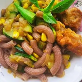 Hình ảnh Nui gạo lứt xào ức gà