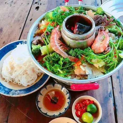 Hình ảnh Tâm Huệ - Bạch Đằng