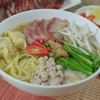 Hình ảnh Hủ tiếu mì xương 