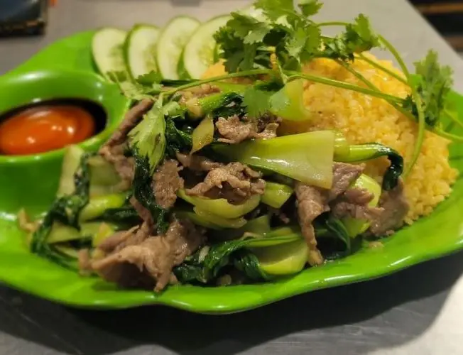 Hình ảnh Cơm bò xào cải