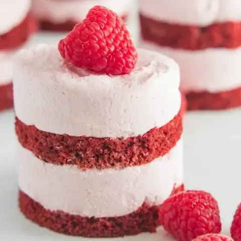 Hình ảnh Mây Cake - Bánh Bông Lan Trứng Muối, Sữa Chua & Bánh Cuộn Kem Wingping - Phạm Văn Đồng