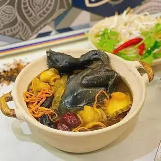 Hình ảnh Mỳ gà ác nguyên con
