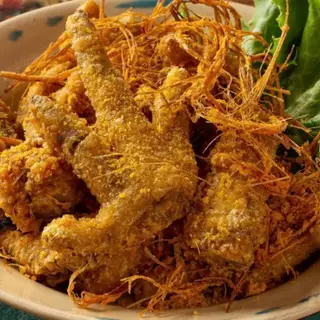 Hình ảnh Chân gà có xương chiên giòn xốc muối Mr. Kay