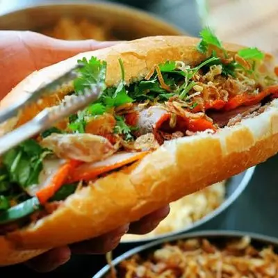 Hình ảnh Bánh Mì Pate Thập Cẩm