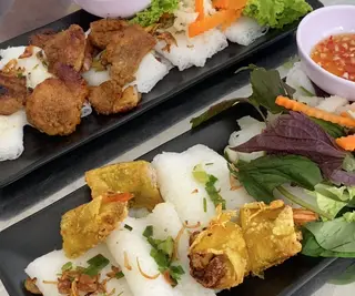 Hình ảnh Bánh hỏi chả giò