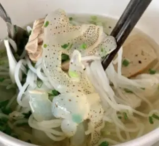 Hình ảnh Bún chả cá tươi - sứa