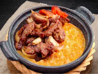 Hình ảnh Cơm niêu Bò sốt tiêu đen
