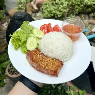 Hình ảnh Cơm Ba Rọi Chiên Giòn 