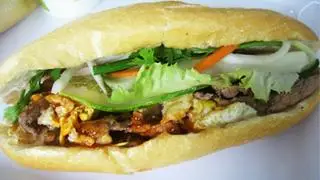 Hình ảnh Bánh Mỳ Gà Ngô