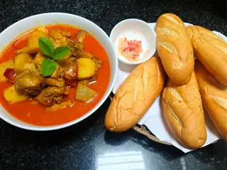 Hình ảnh Bánh mì cari gà