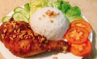 Hình ảnh Cơm gà chiên mắm