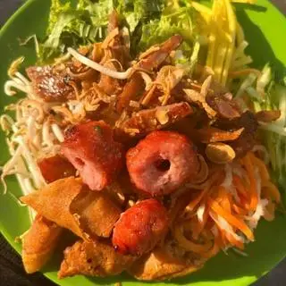 Hình ảnh Bún thịt nướng đầy đủ