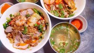 Hình ảnh Hủ tiếu mì xá xíu khô