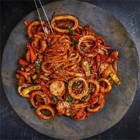 Hình ảnh Mèo Vào Bếp - Udon & Thịt Nướng - Phùng Hưng
