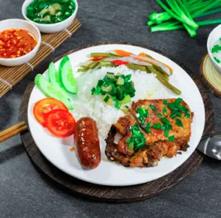 Hình ảnh Cơm tấm sườn - lạp xưởng