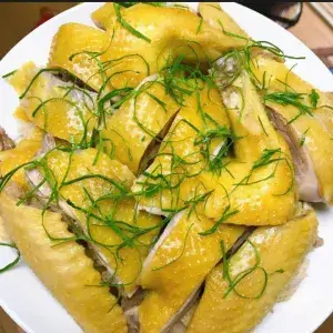 Hình ảnh Nửa con gà hấp lá chanh