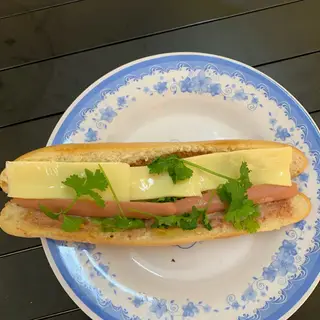 Hình ảnh Bánh mì que phô mai - xúc xích