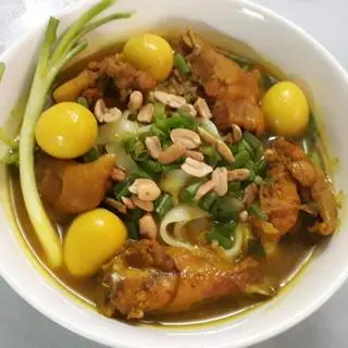 Hình ảnh Mì Quảng gà thịt trứng