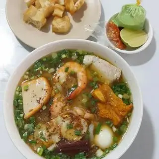 Hình ảnh Bánh canh - tô đặc biệt