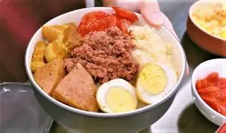 Hình ảnh Xôi trứng chả thịt kho