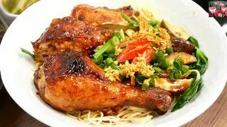Hình ảnh Mì xào gà giòn